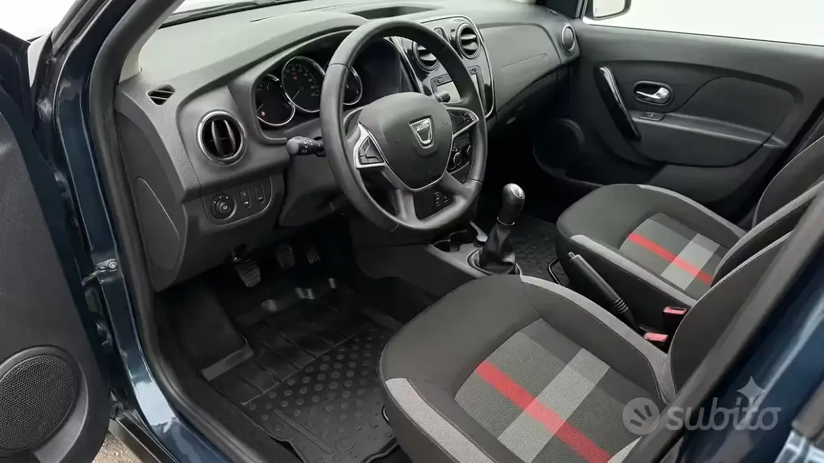 Usata Dacia Sandero 90 CV (66 kW) 2019 Bluazzurro Berlina
