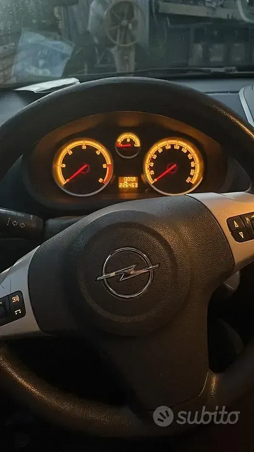 Usata Opel Corsa 75 CV (55 kW) 2007 Bluazzurro Utilitaria