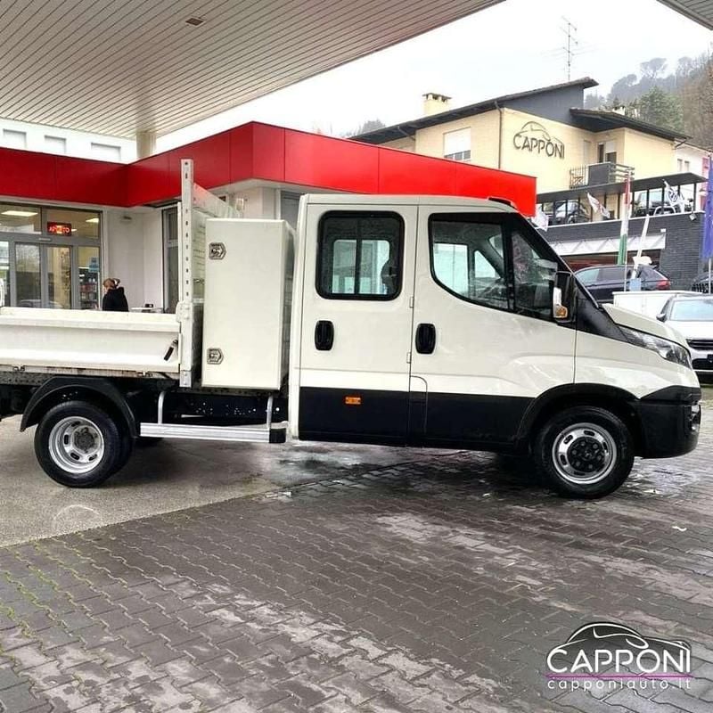 Usata Iveco Daily 116 CV (85 kW) 2018 Bianco Furgone