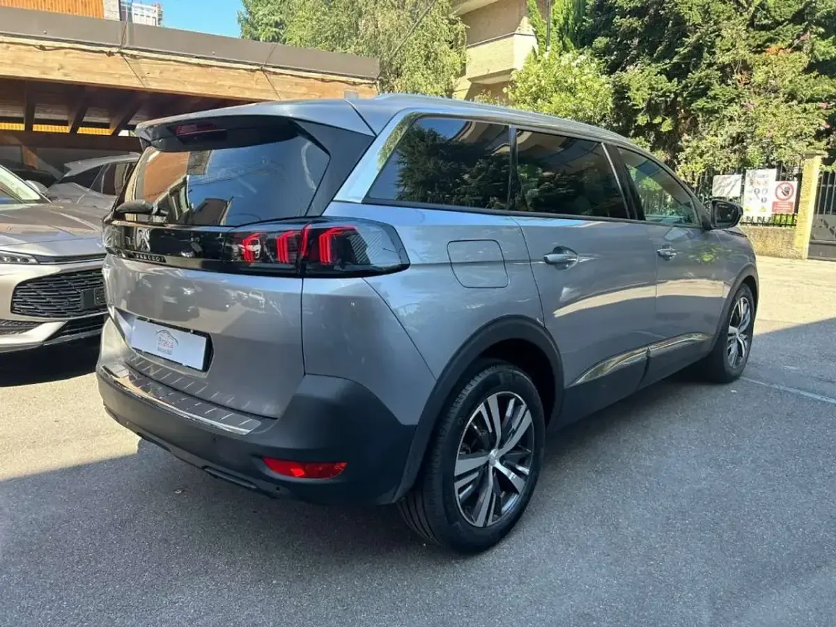 Usata Peugeot 5008 Allure 131 CV (96 kW) 2024 Argento SUV