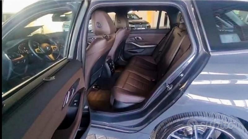 Usata BMW 318 Luxury Line 150 CV (110 kW) 2022 Grigio Station wagon