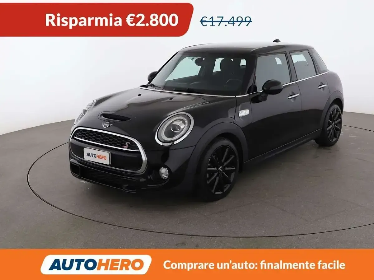 Begagnad Mini Cooper SD 170 HK (125 kW) 2019 Svart Halvkombi