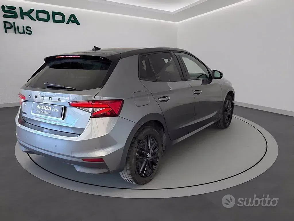 Usata Skoda Fabia 95 CV (69 kW) 2025 Grigio freccia perlato/tetto n Utilitaria
