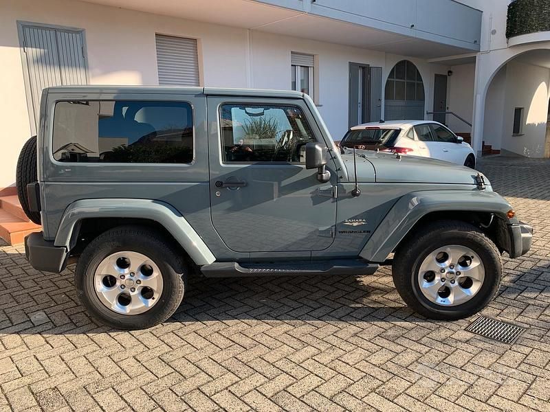 Usata Jeep Wrangler Sahara 200 CV (147 kW) 2015 Grigio SUV