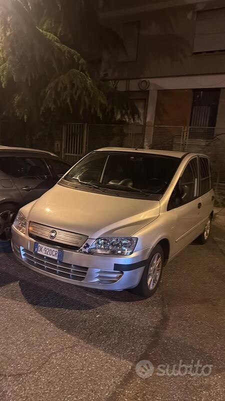 Usata Fiat Multipla 120 CV (88 kW) 2007 Grigio Monovolume