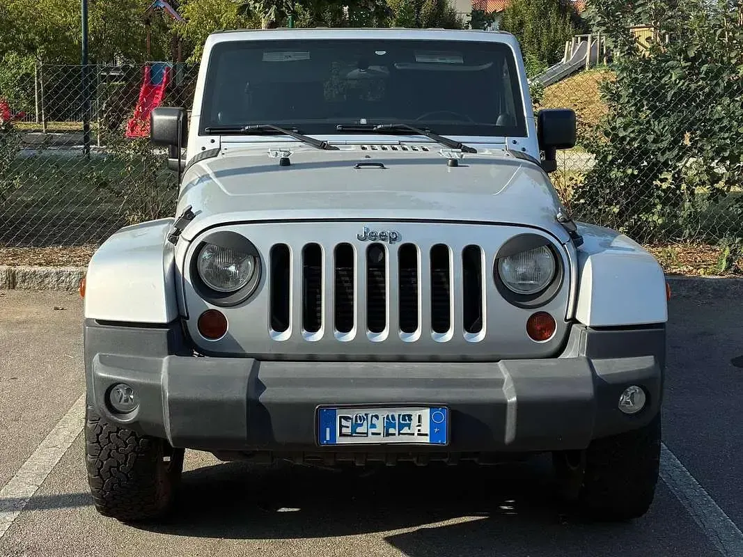Usata Jeep Wrangler Sahara 200 CV (147 kW) 2012 Argento SUV