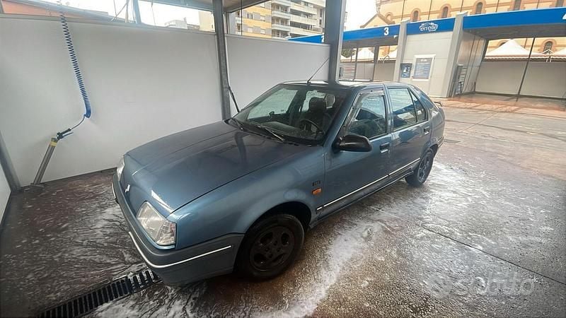 Usado Renault 19 77 CV (56 kW) 1989 Coupe