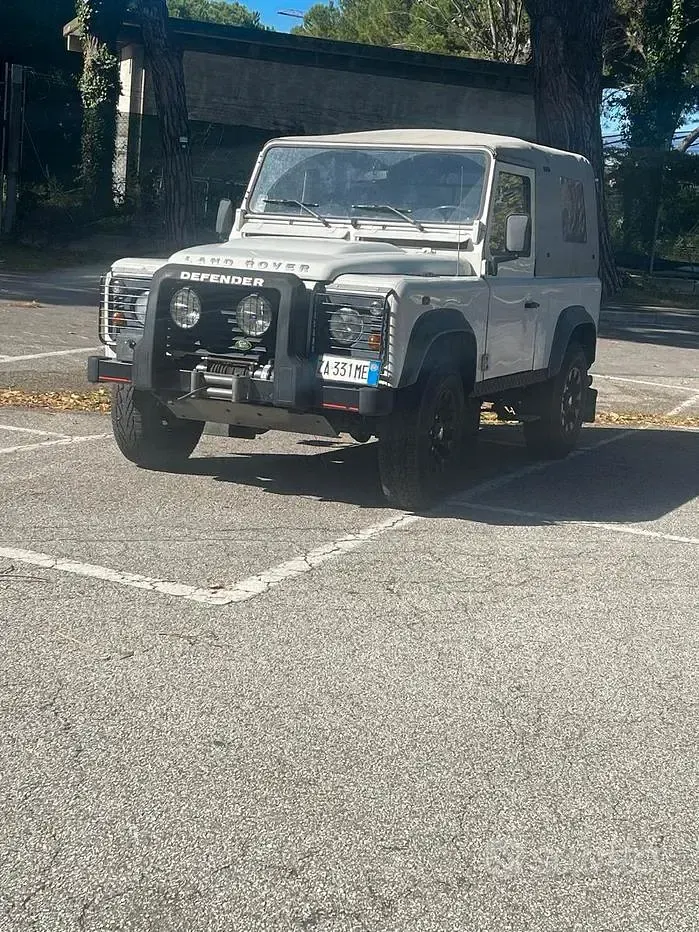Usata Land Rover Defender 68 CV (50 kW) 2004 Bianco Cabrio