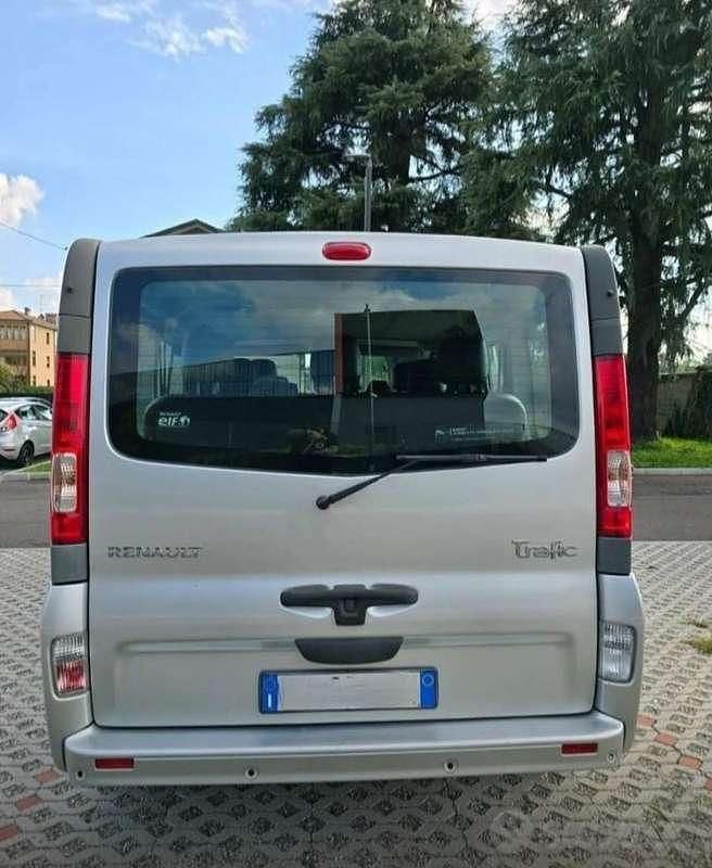 Usata Renault Trafic 114 CV (83 kW) 2012 Argento Monovolume