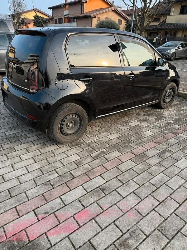 Usata VW up! 90 CV (66 kW) 2018 Nero Utilitaria