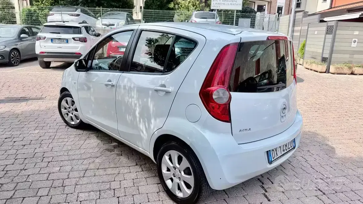 Usata Opel Agila Enjoy 86 CV (63 kW) 2009 Bianco Utilitaria