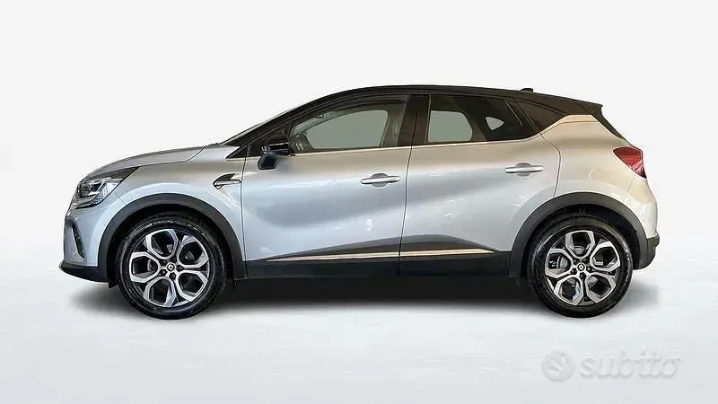 Usata Renault Captur Techno 100 CV (73 kW) 2023 Grigio SUV