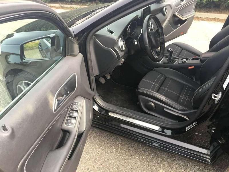 Nero Usata 2015 Mercedes A180 Berlina | 9400 € (Super prezzo) - Immagine 1/4