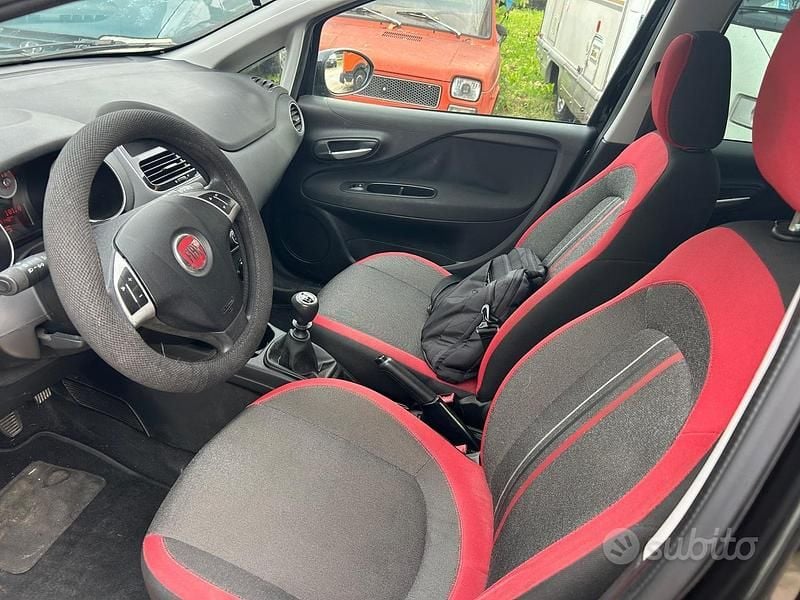 Nero Usata 2013 Fiat Punto Easy Tre volumi | 3900 € (Ottimo prezzo) - Immagine 1/4