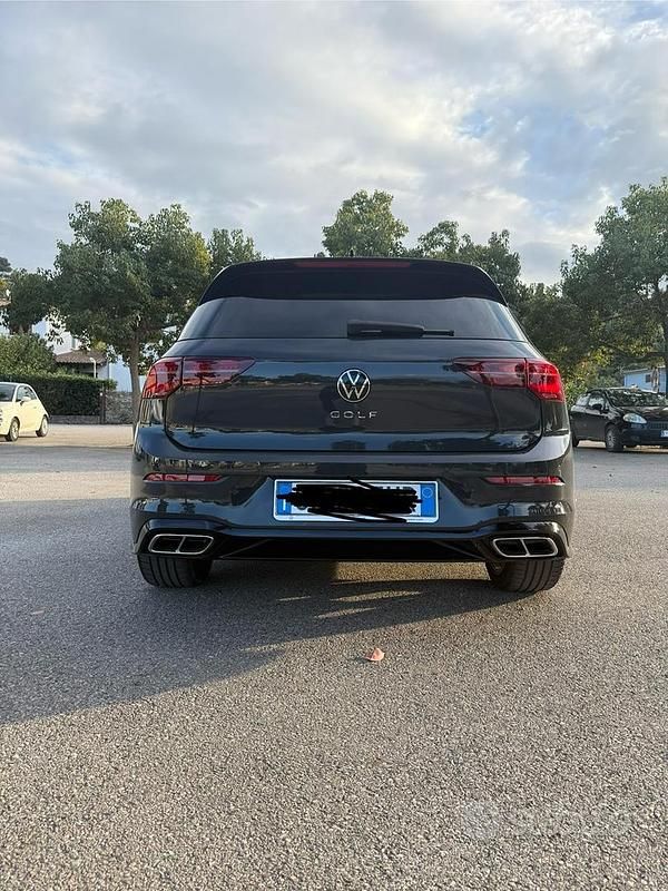 Usata VW Golf VIII R-line 150 CV (110 kW) 2023 Grigio Berlina