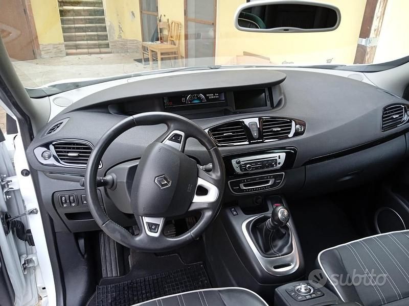 Usata Renault Scénic III 110 CV (80 kW) 2012 Bianco Monovolume