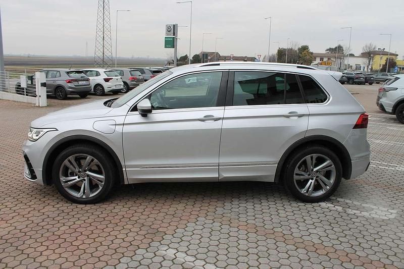 Usata VW Tiguan R-line 150 CV (110 kW) 2023 Reflex silver SUV