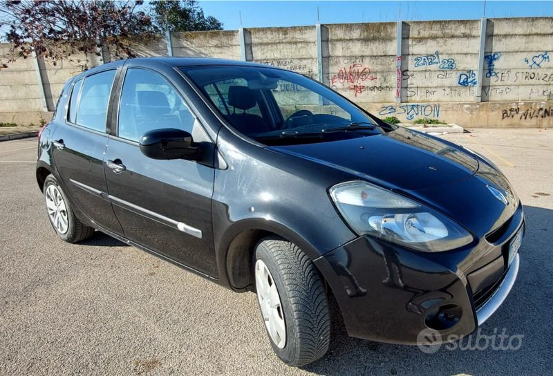 Usata 2009 Renault Clio II Due volumi | 1000 € (Ottimo prezzo) - Immagine 1/4