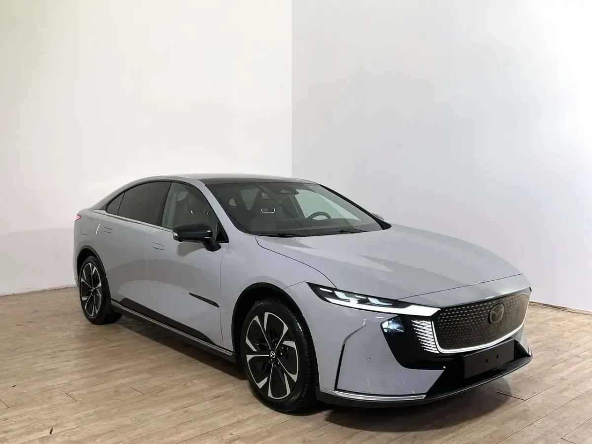 Nuova Mazda 6e Takumi-Line 189 kW (258 CV) 2026 Grigio Berlina