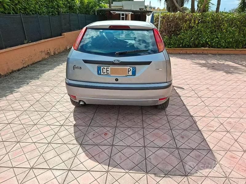 Usata Ford Focus Zetec 2003 Grigio Berlina
