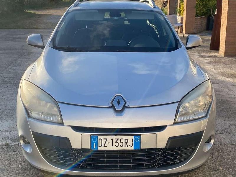Argento Usata 2010 Renault Mégane III Dynamique Station wagon | 1200 € (Super prezzo) - Immagine 1/4