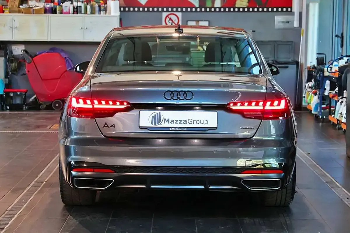 Usata Audi A4 S-Line 204 CV (150 kW) 2023 Grigio Berlina