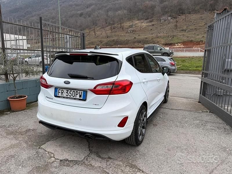 Usata Ford Fiesta S 86 CV (63 kW) 2018 Bianco Utilitaria