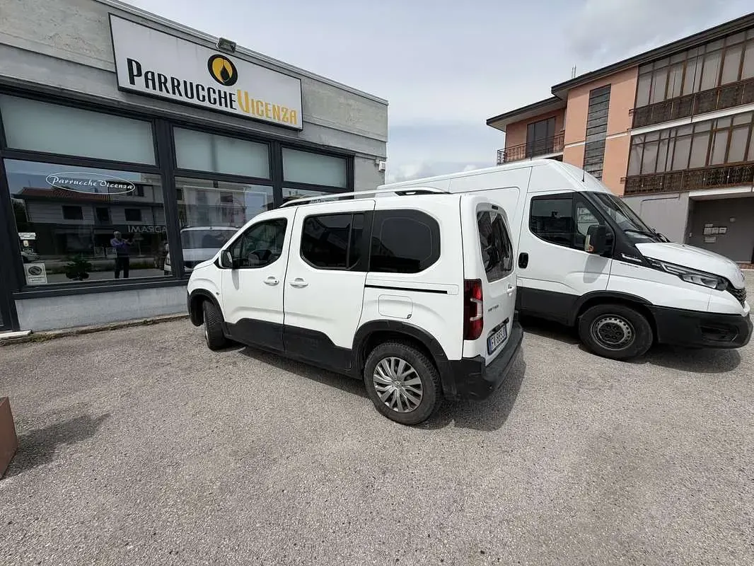 Usata Peugeot Rifter Active 131 CV (96 kW) 2019 Bianco Monovolume