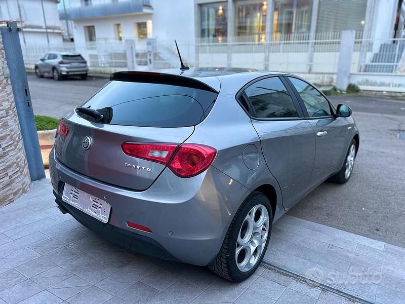 Usata Alfa Romeo Giulietta Super 120 CV (88 kW) 2017 Grigio Berlina