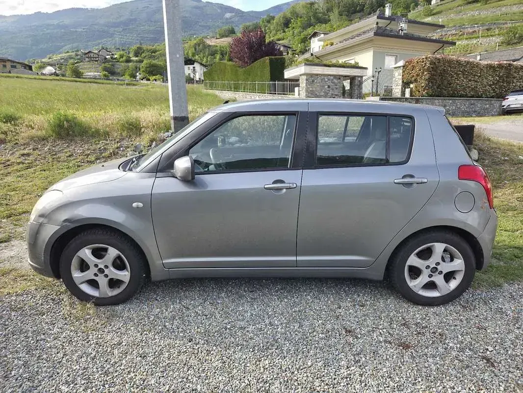 Usata Suzuki Swift GL 92 CV (67 kW) 2006 Grigio Utilitaria