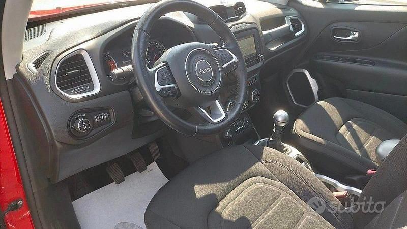 Usata Jeep Renegade Limited 140 CV (102 kW) 2017 Rosso pastello SUV
