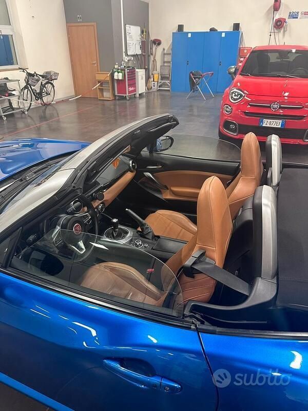 Usata Fiat 124 Spider Lusso 140 CV (102 kW) 2017 Blu Cabrio