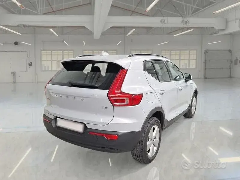 Usata Volvo XC40 Momentum 129 CV (94 kW) 2021 Grigio SUV