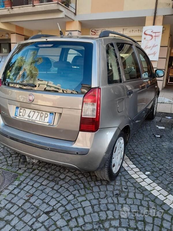 Usata Fiat Idea 77 CV (56 kW) 2010 Grigio Monovolume