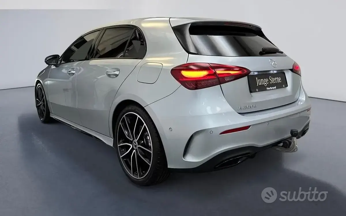 Usata Mercedes A200 AMG Line Premium 150 CV (110 kW) 2025 Grigio Berlina