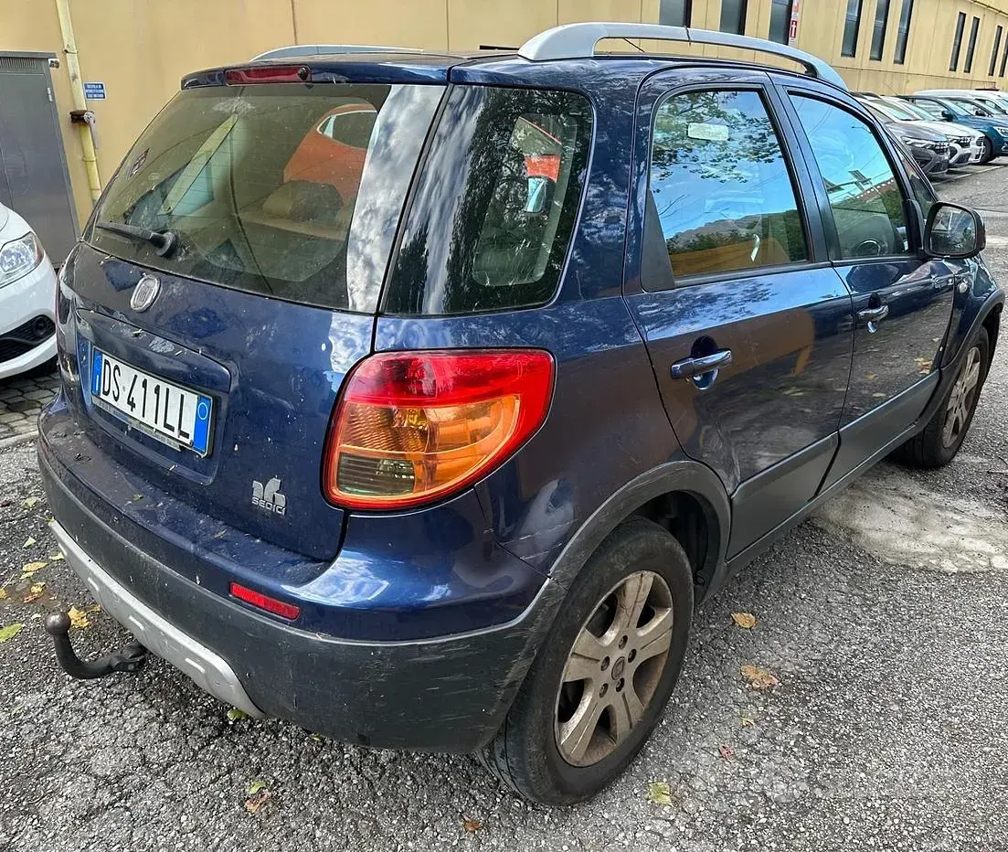 Usata Fiat Sedici Emotion 120 CV (88 kW) 2008 Bluazzurro SUV