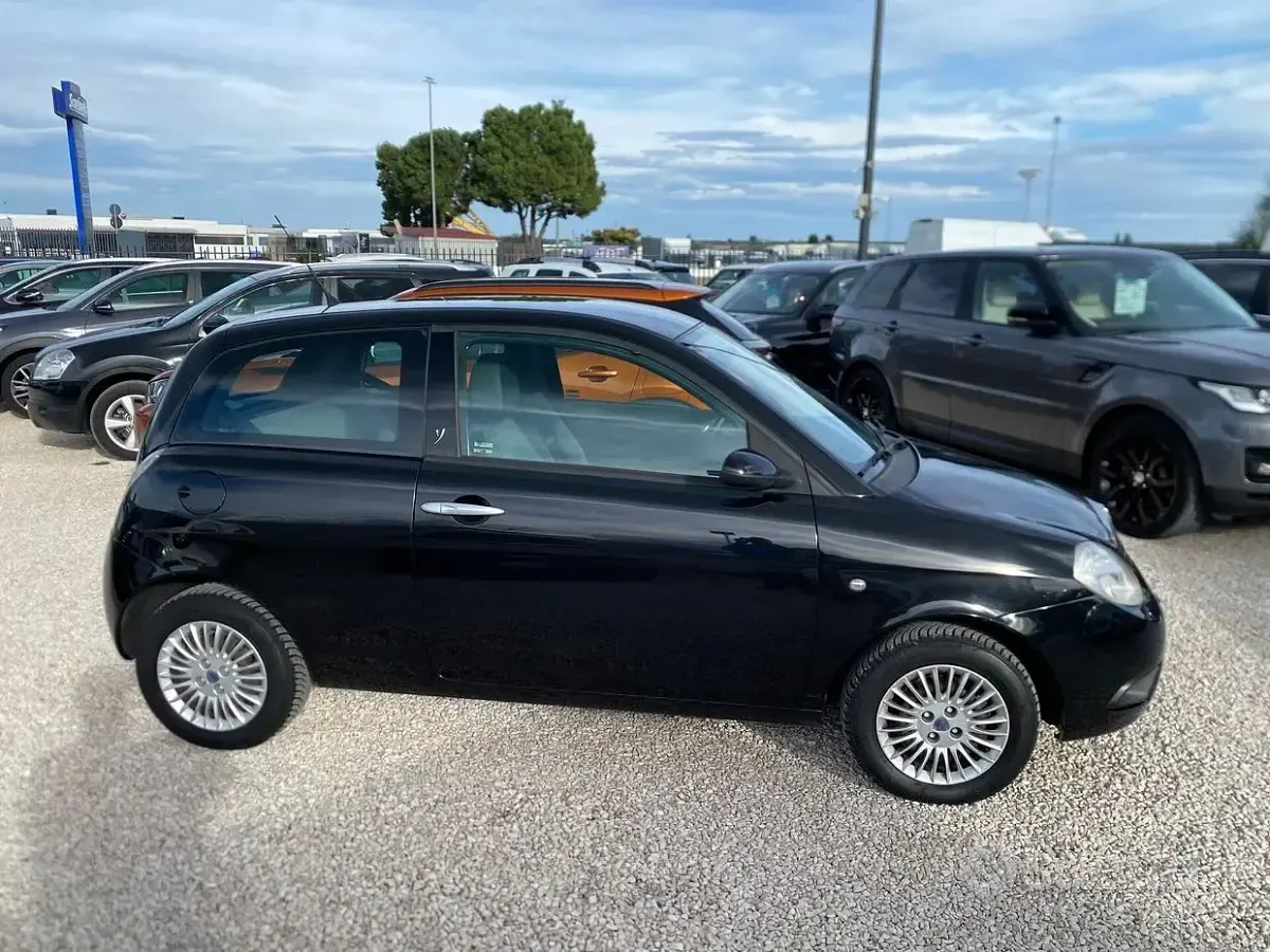 Usata Lancia Ypsilon 60 CV (44 kW) 2007 Nero Utilitaria