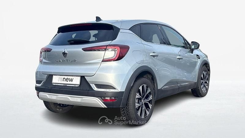 Usata Renault Captur Techno 101 CV (74 kW) 2023 Grigio SUV