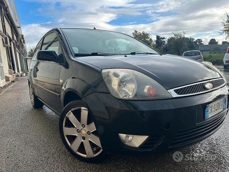 Usata Ford Fiesta 80 CV (58 kW) 2002 Nero Berlina