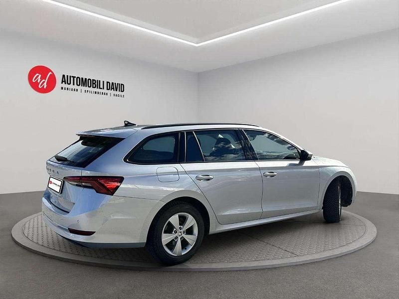 Usata Skoda Octavia Executive 116 CV (85 kW) 2022 Argento metallizzato Station wagon