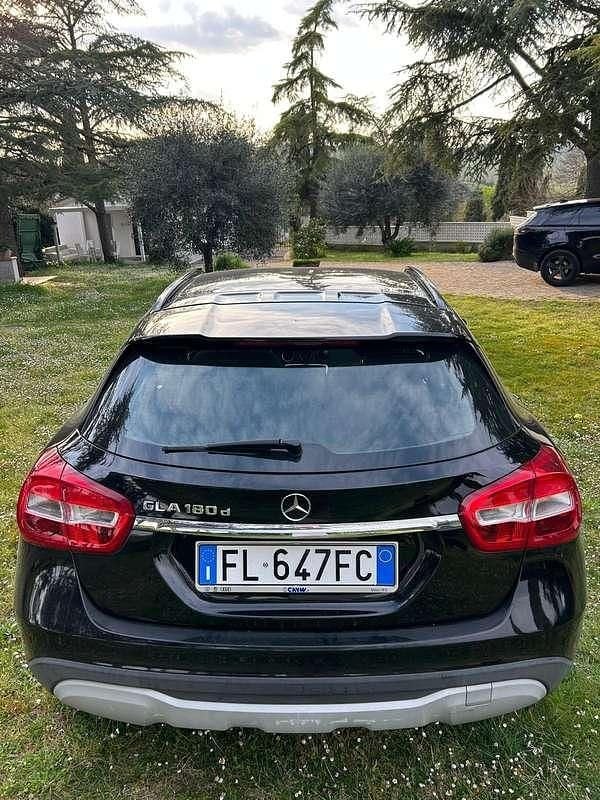 Begagnad Mercedes GLA180 Business 109 HK (80 kW) 2017 Svart SUV