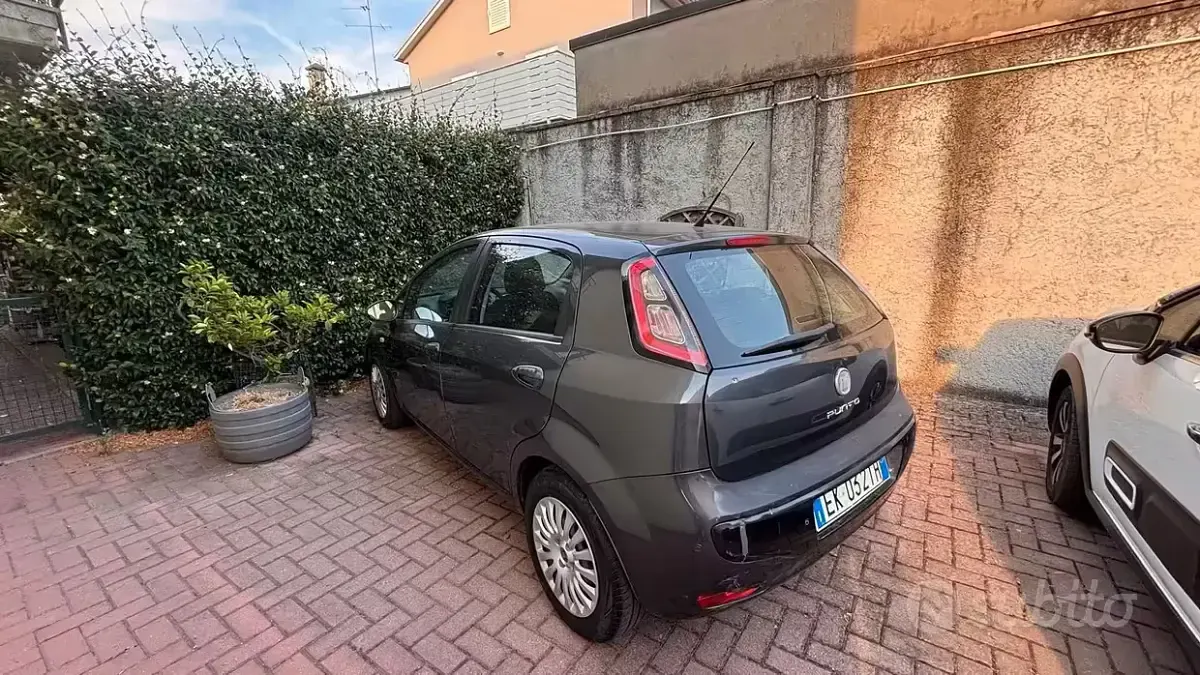 Usata Fiat Punto 75 CV (55 kW) 2011 Nero Utilitaria