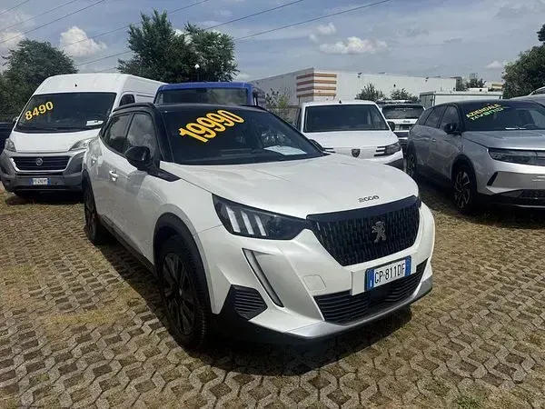 Usata Peugeot 2008 GT 131 CV (96 kW) 2023 SUV