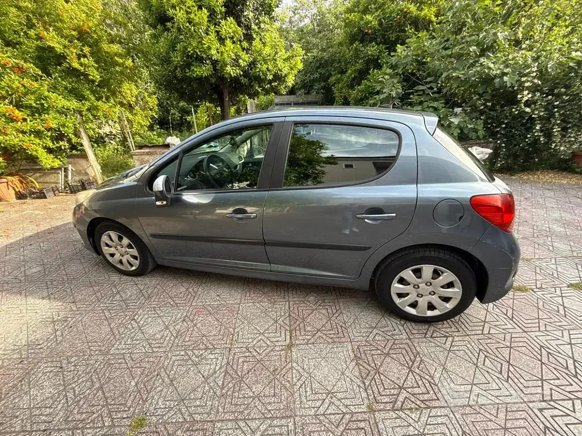 Usata Peugeot 207 70 CV (51 kW) 2007 Grigio Berlina