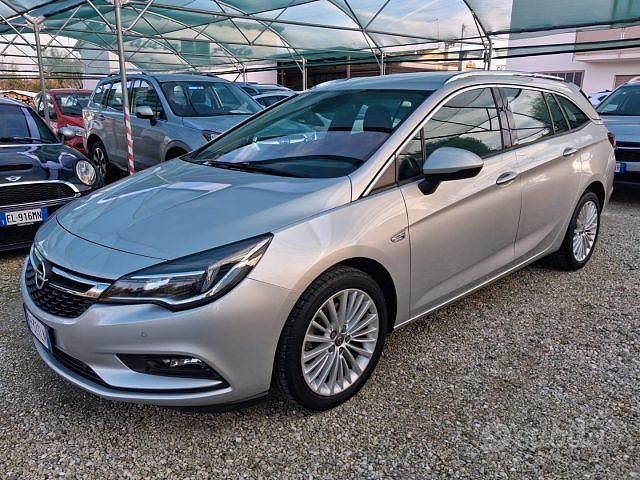 Argento Usata 2018 Opel Astra Innovation Station wagon | 9900 € (Buon prezzo) - Immagine 1/4
