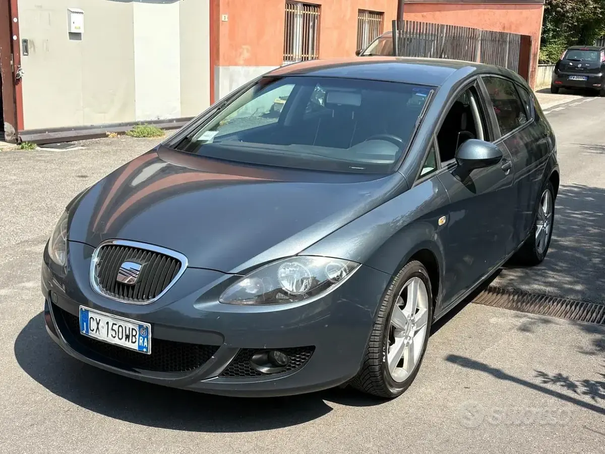 Usata Seat Leon 105 CV (77 kW) 2005 Grigio Utilitaria