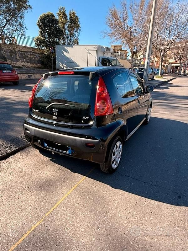 Usata Peugeot 107 68 CV (50 kW) 2011 Nero Utilitaria