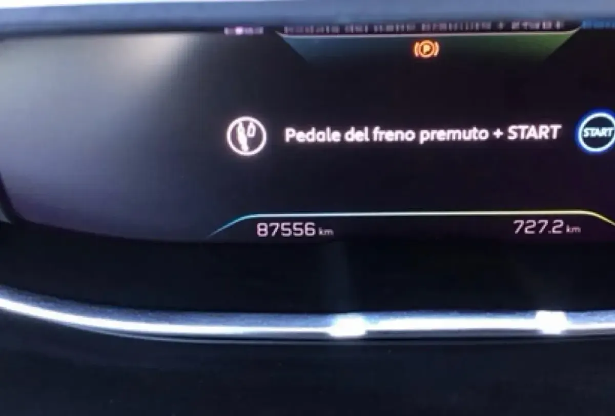 Usata Peugeot 3008 Allure 181 CV (133 kW) 2021 Grigio SUV