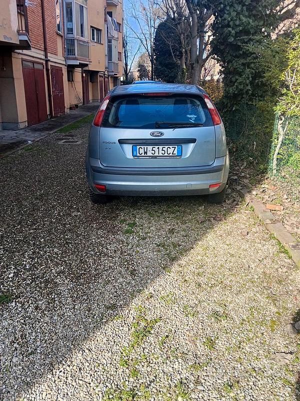 Usata Ford Focus 125 CV (91 kW) 2005 Blu Utilitaria