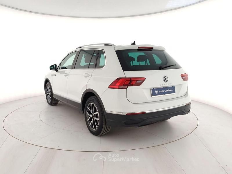 Usata VW Tiguan Life 131 CV (96 kW) 2021 Bianco SUV